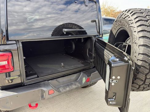Used 2023 Jeep Wrangler Unlimited Rubicon w/ LED Lighting Group AWD/4WD image 12