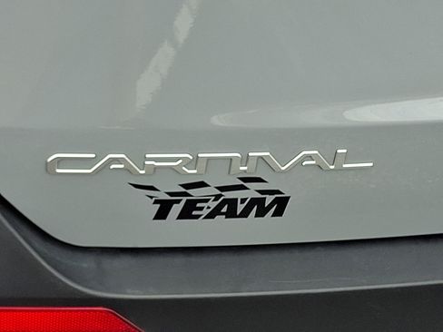 Used 2025 Kia Carnival EX FWD image 35