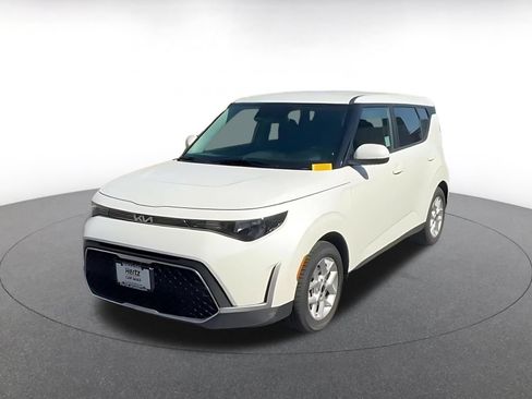 Used 2025 Kia Soul LX w/ LX Technology Package FWD image 7