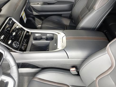 New 2026 Nissan Armada SL image 18