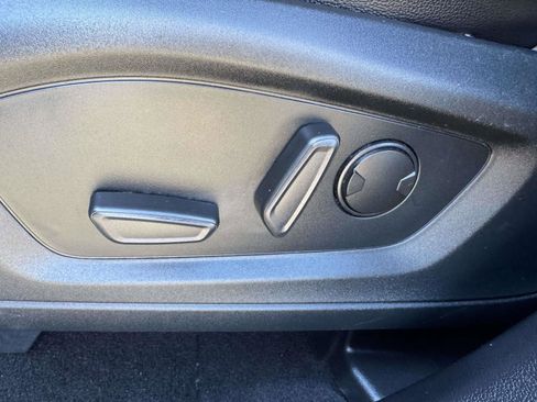 Used 2020 Ford Explorer XLT w/ Equipment Group 202A image 22