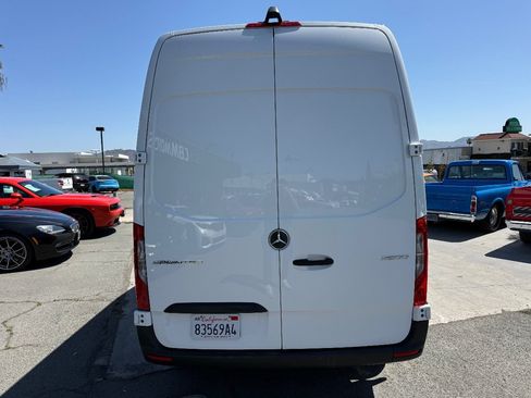 Used 2024 Mercedes-Benz Sprinter 2500 image 8