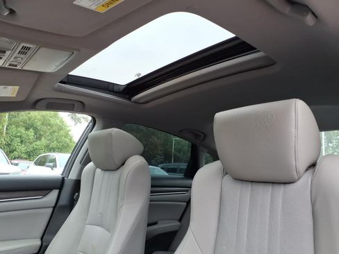 Used 2018 Honda Accord Touring image 16