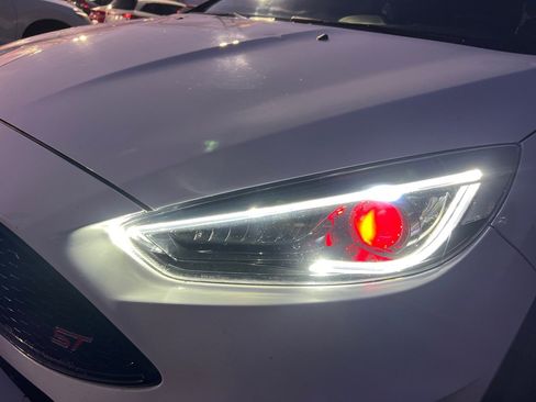 Used 2017 Ford Focus ST image 10