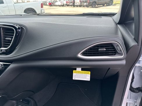 New 2026 Chrysler Pacifica Select image 62