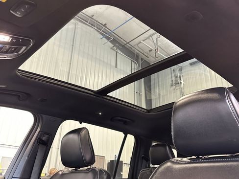 Used 2024 Jeep Grand Cherokee L Limited w/ Luxury Tech Group II image 29