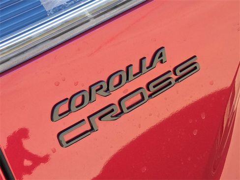 Used 2024 Toyota Corolla Cross XSE image 11