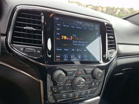 Used 2019 Jeep Grand Cherokee Limited image 24