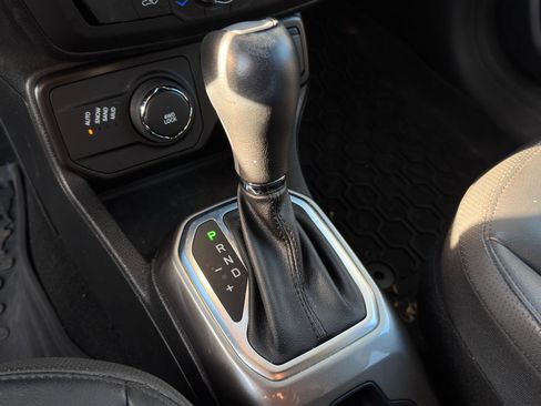 Used 2019 Jeep Renegade Limited w/ UConnect 8.4 Nav Group image 20