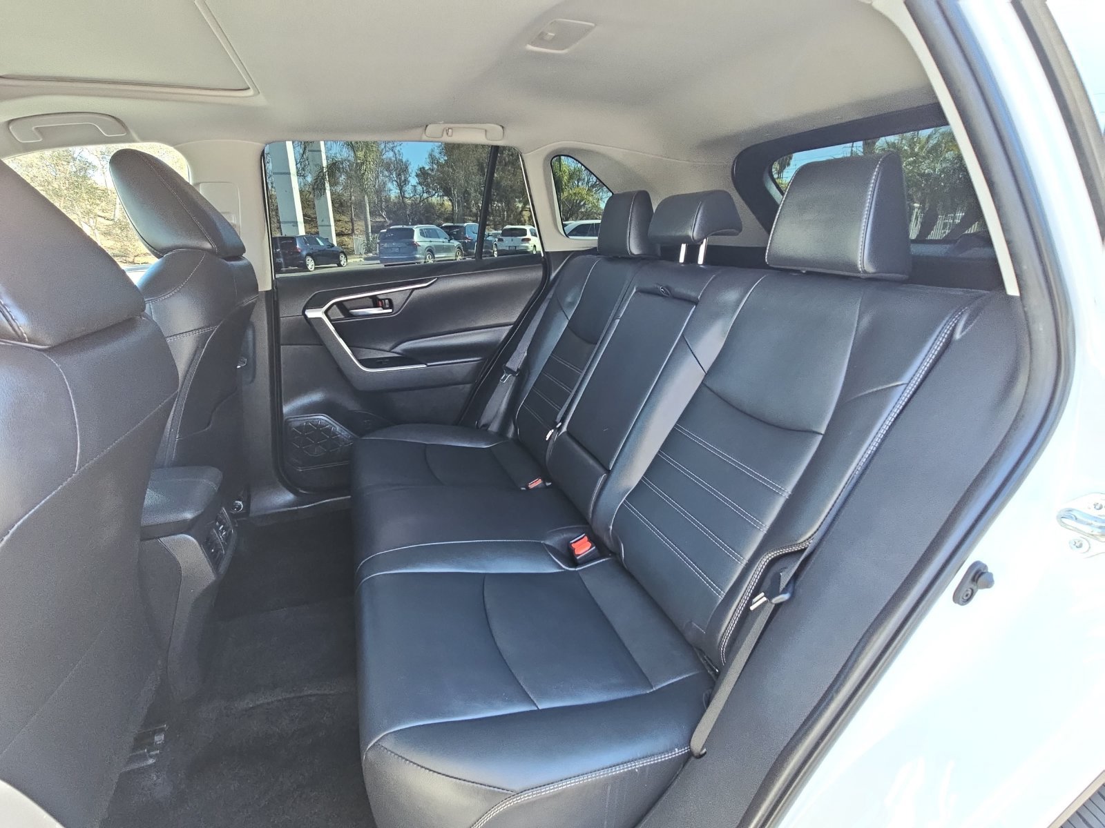 Used 2022 Toyota RAV4 XLE Premium FWD image 14