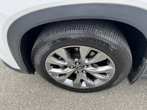 Used 2024 Toyota Grand Highlander Limited image 12