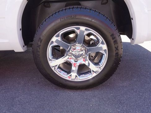 Used 2017 RAM 1500 Laramie AWD/4WD image 13