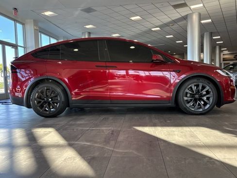 Used 2024 Tesla Model X image 2