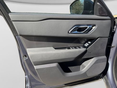 Used 2025 Land Rover Range Rover Velar Dynamic SE image 12