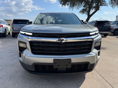 Used 2024 Chevrolet Traverse LS FWD image 2
