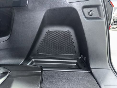 Used 2024 Honda Pilot Touring image 28