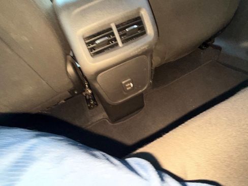 Used 2021 Chevrolet Equinox LT w/ Driver Convenience Package image 16