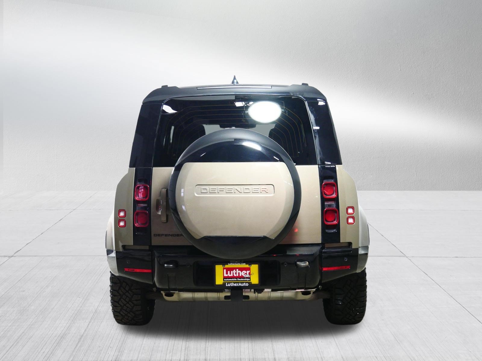 Used 2024 Land Rover Defender 110 X-Dynamic SE AWD/4WD image 6