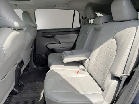 Used 2021 Toyota Highlander XLE image 39