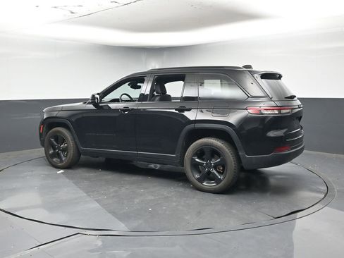 Used 2023 Jeep Grand Cherokee Altitude image 3