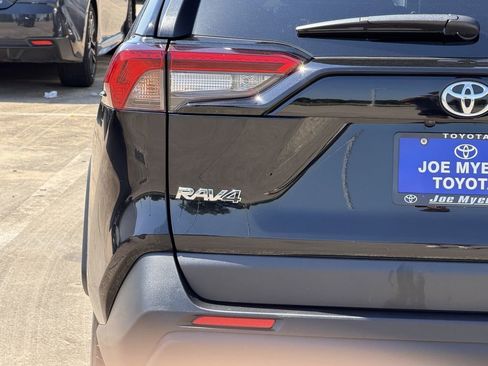 Used 2025 Toyota RAV4 XLE FWD image 10