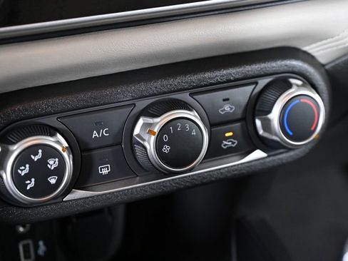 Used 2020 Nissan Versa SV image 19