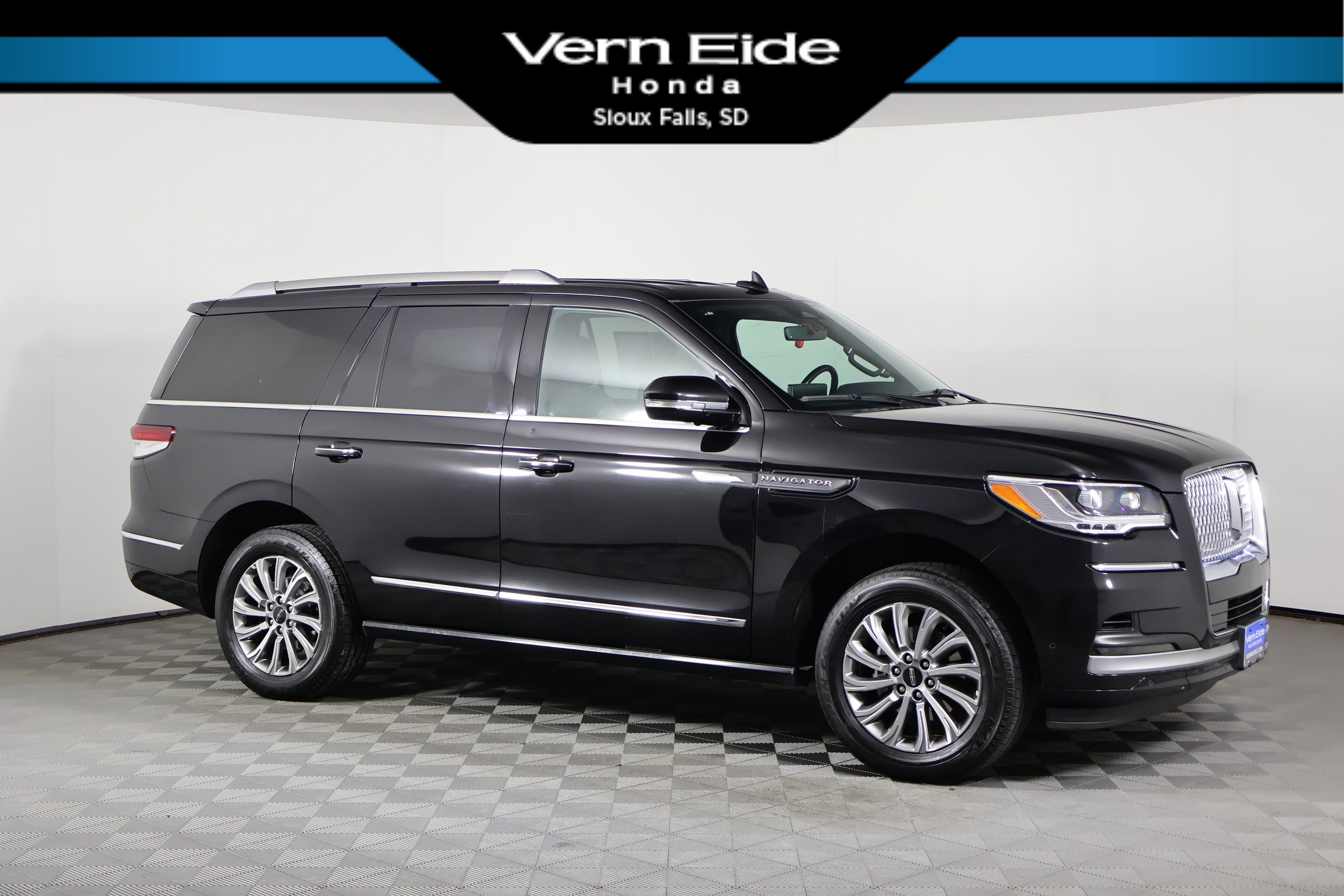 Used 2024 Lincoln Navigator Premiere AWD/4WD image 1