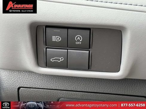 Used 2023 Toyota Highlander XLE AWD/4WD image 26