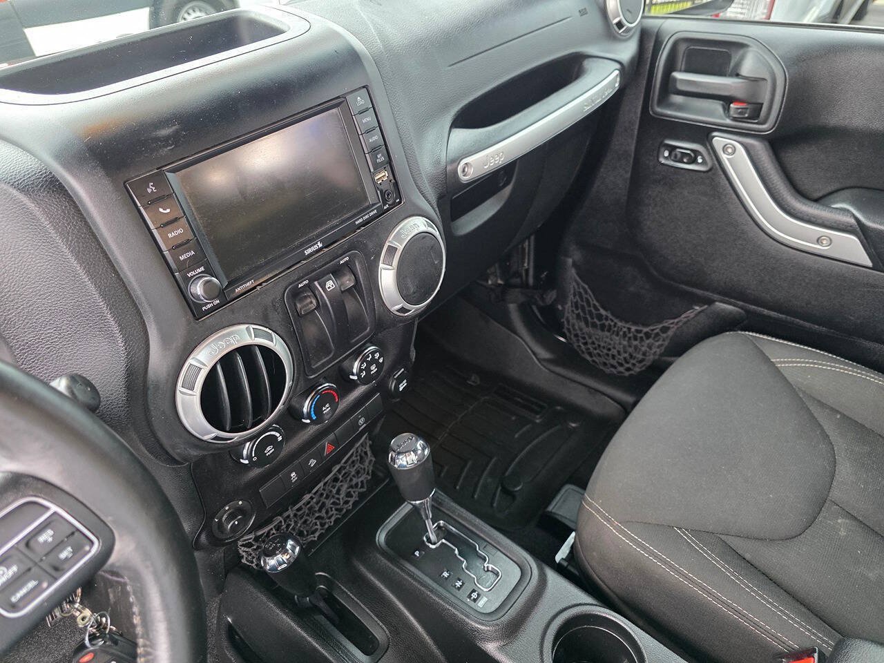 Used 2015 Jeep Wrangler Sahara w/ Connectivity Group AWD/4WD image 13