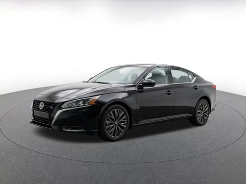 Used 2026 Nissan Altima 2.5 SV FWD image 3