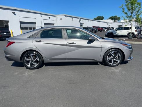Used 2022 Hyundai Elantra SEL w/ Convenience + Premium Package FWD image 7