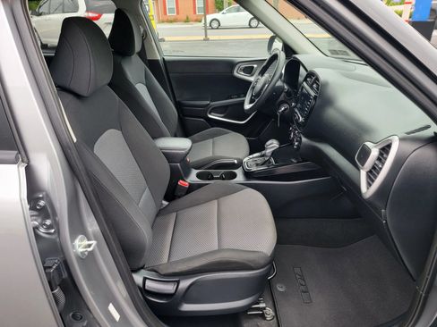 Used 2022 Kia Soul LX w/ Technology Package FWD image 12