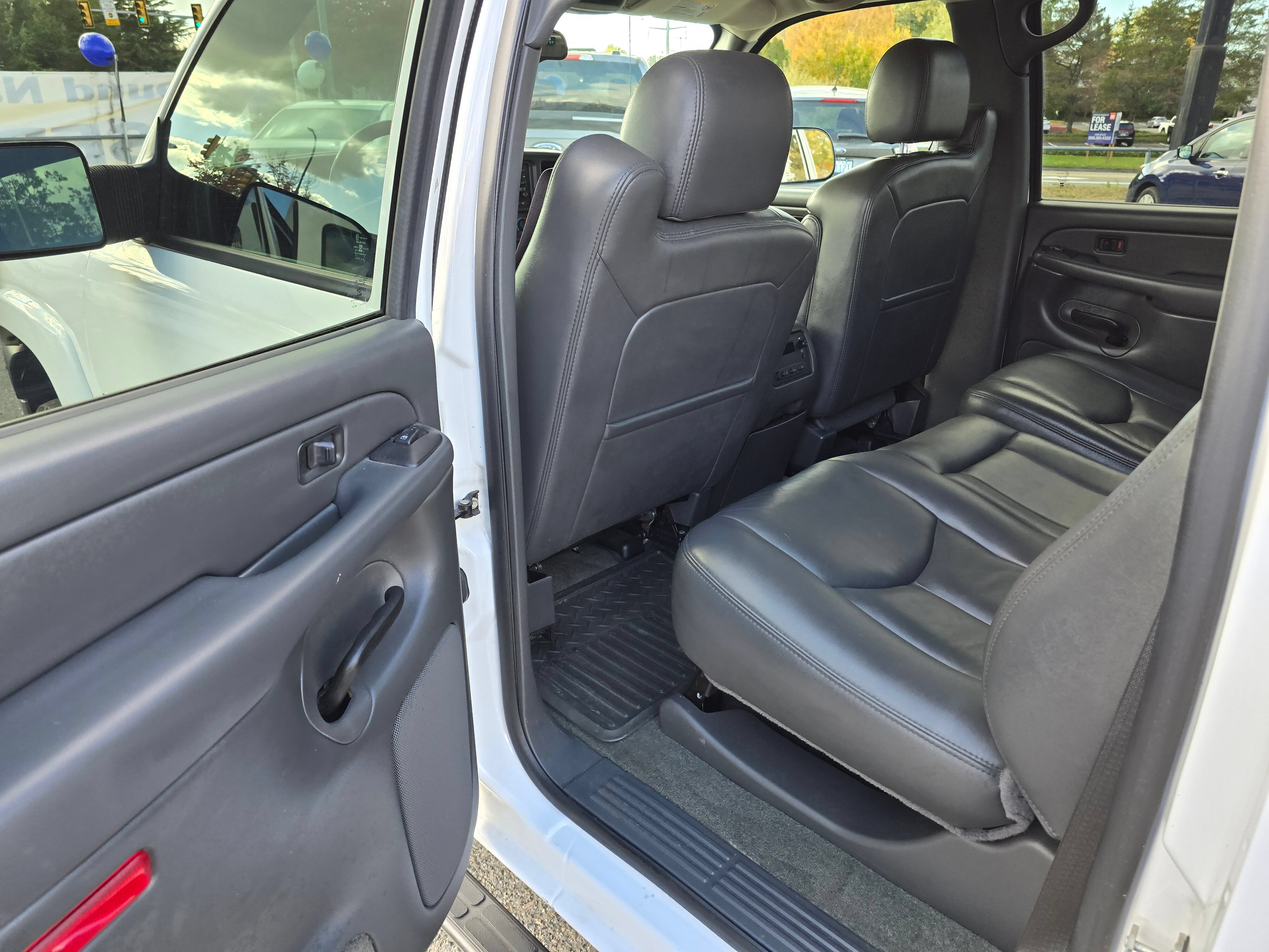 Used 2005 Chevrolet Silverado 2500 LT w/ Heavy-Duty Power Package AWD/4WD image 16