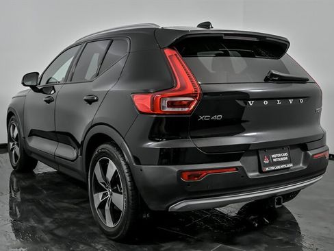 Used 2019 Volvo XC40 T5 Momentum image 9