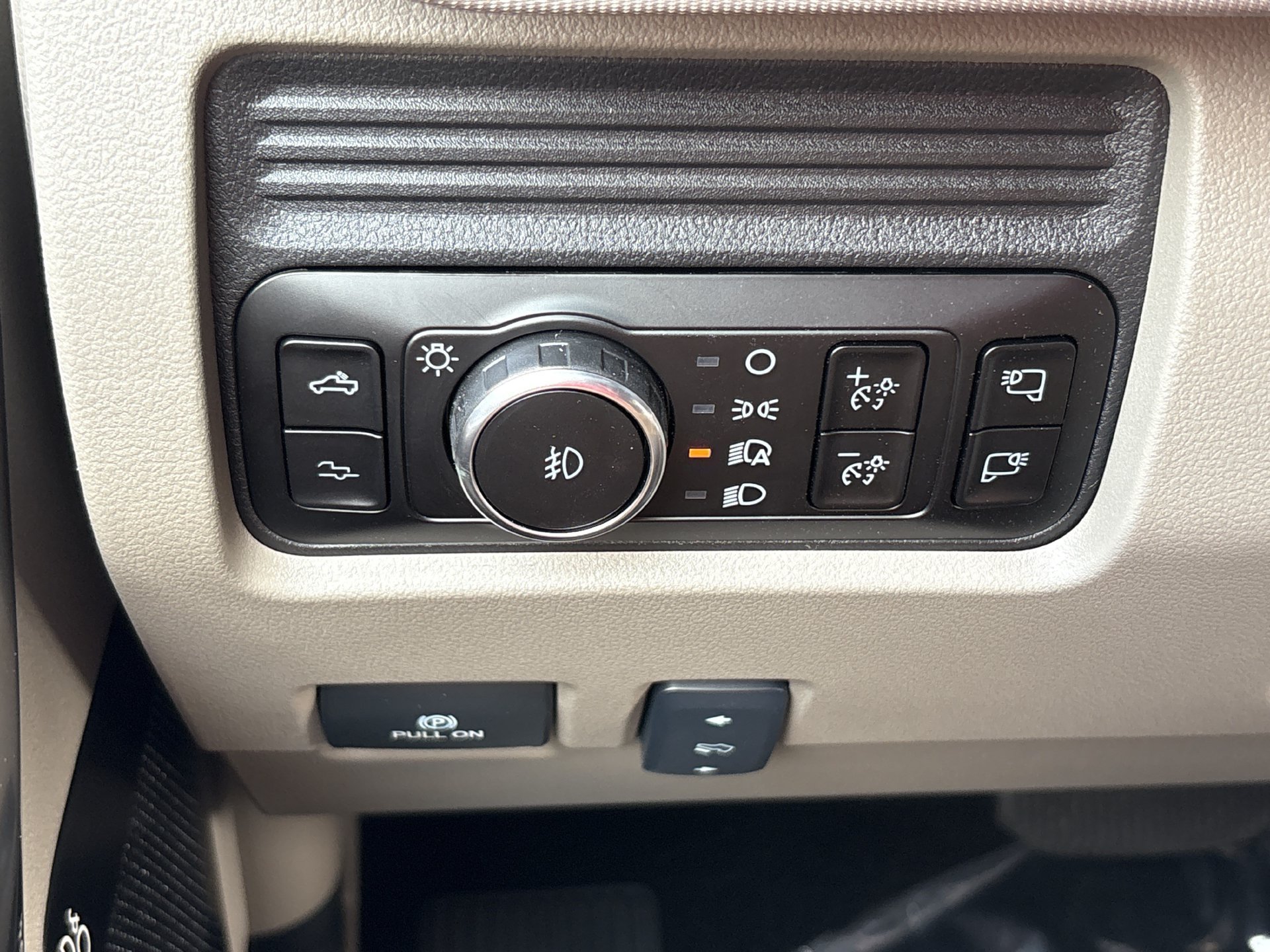 New 2027 Ford F350 Platinum w/ Platinum Plus Package AWD/4WD image 11