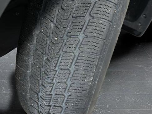 Used 2021 Toyota Highlander XLE AWD/4WD image 35