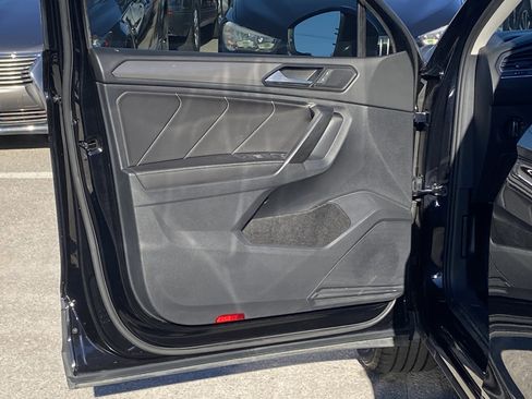 Used 2022 Volkswagen Tiguan SE image 13