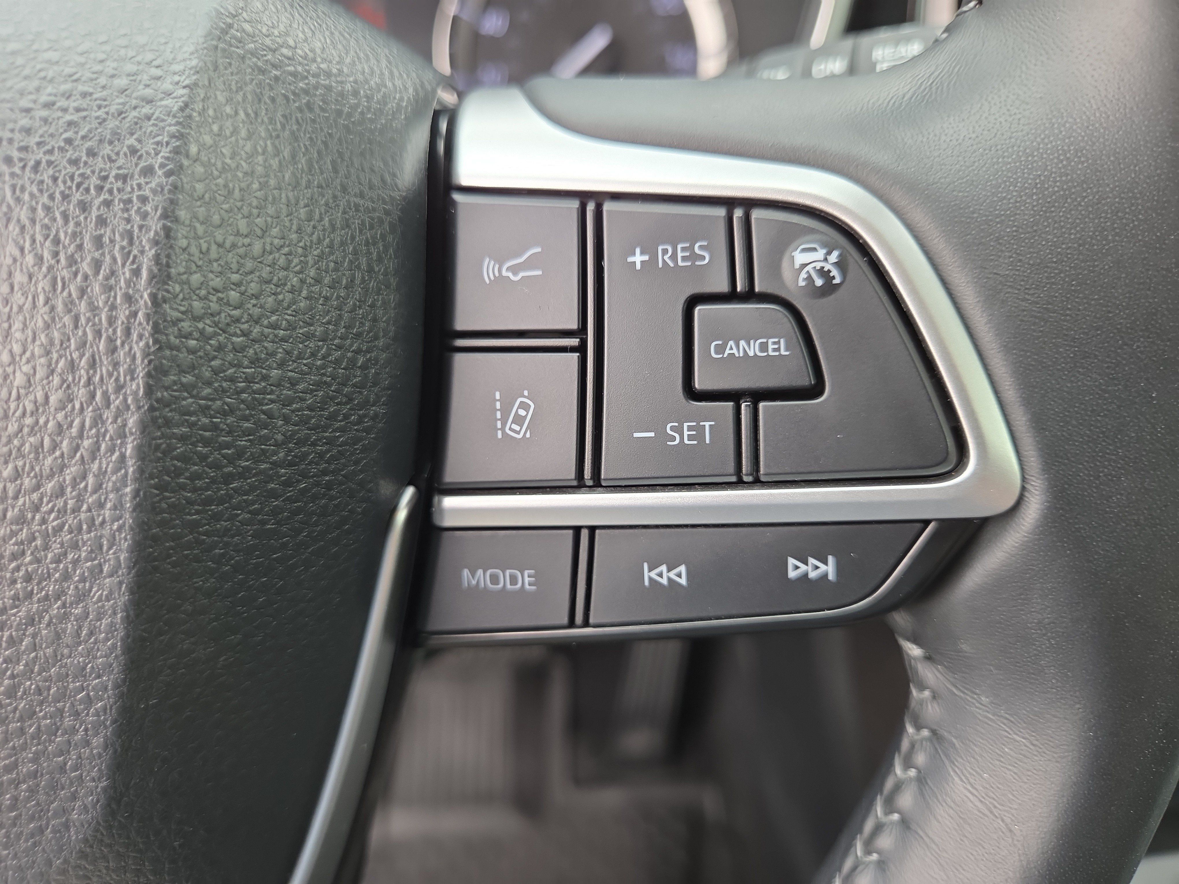 Used 2022 Toyota Highlander XLE AWD/4WD image 29
