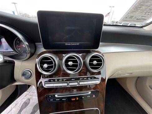 Used 2019 Mercedes-Benz GLC 300 image 21