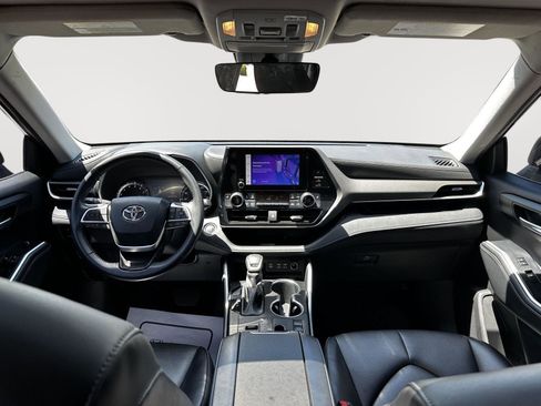 Used 2023 Toyota Highlander XLE FWD image 24