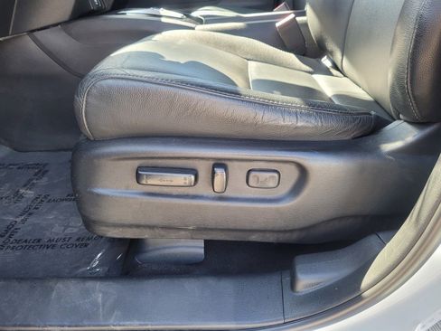 Used 2021 Honda Pilot Touring image 11