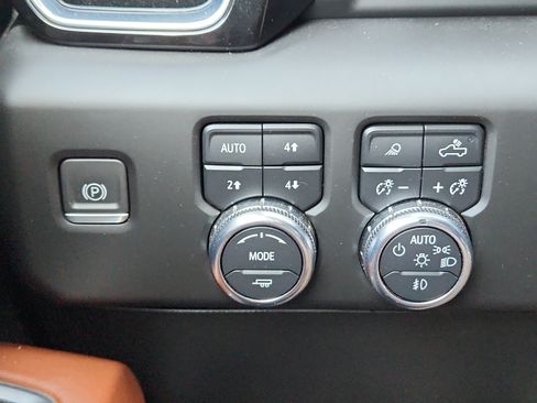 Used 2024 GMC Sierra 2500 Denali Ultimate AWD/4WD image 14