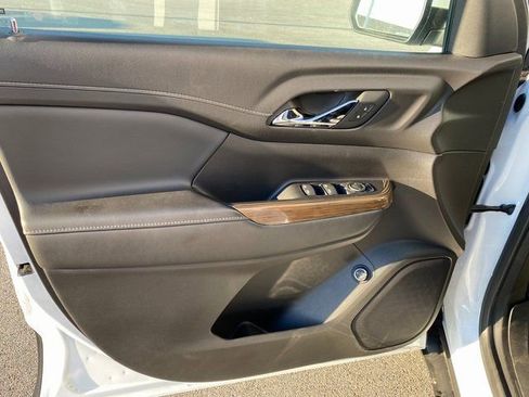 Used 2023 GMC Acadia SLE w/ Driver Convenience Package image 19