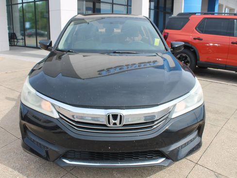 Used 2017 Honda Accord LX image 2