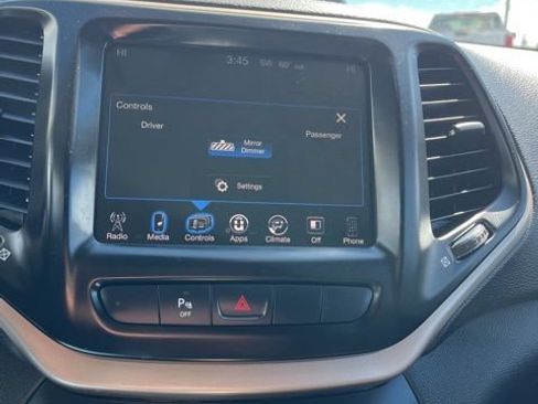 Used 2015 Jeep Cherokee Latitude w/ Comfort/Convenience Group AWD/4WD image 45