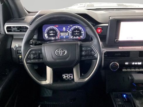 Used 2025 Toyota Tacoma TRD Sport image 8