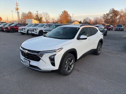 New 2026 Chevrolet Trax LT w/ Sunroof Package image 2