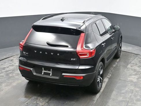 Used 2024 Volvo XC40 B5 Core image 27