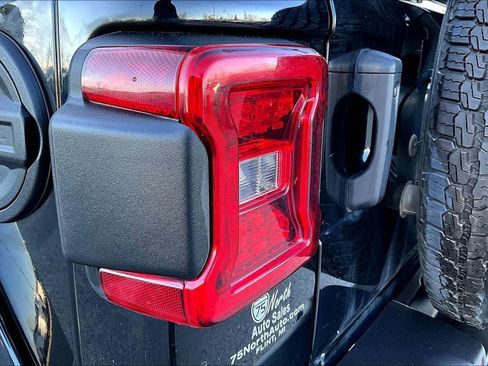 Used 2021 Jeep Wrangler Unlimited Sahara w/ Uconnect 4C Nav & Sound Group AWD/4WD image 23