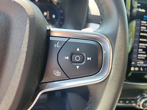 Used 2025 Volvo XC40 B5 Core image 24